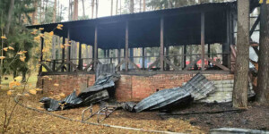 В Кировском районе пожар уничтожил здание пищеблока на базе отдыха «Чигиринка»