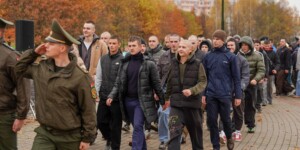 Более 180 новобранцев из Могилевской области отправились к месту прохождения срочной военной службы. Фото