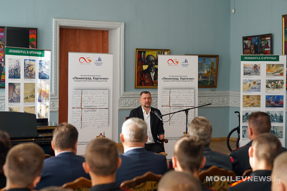 Свидетельства стойкости: в Художественном музее им. П.В. Масленикова открылась выставка «Ленинград. Карточки»