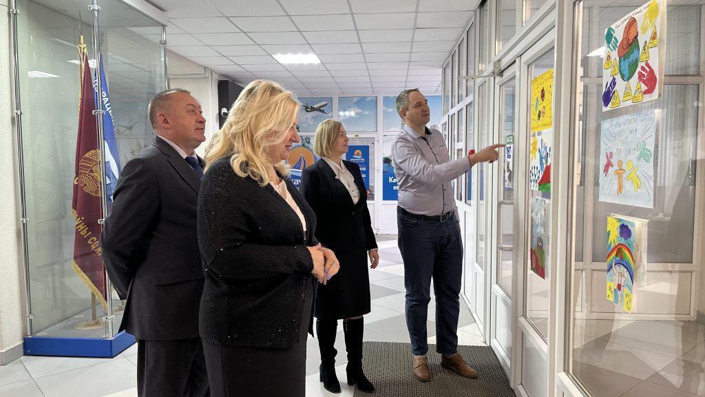 В Могилевском объединении профсоюзов открылась выставка детских рисунков «Профсоюз — глазами детей»