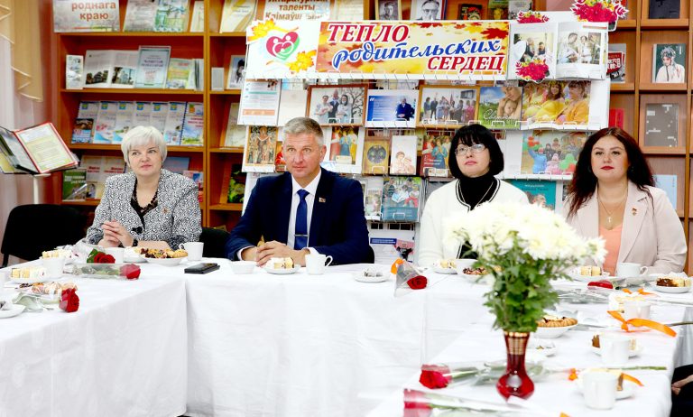 Праздник, тронувший сердца: в Климовичах поздравили матерей