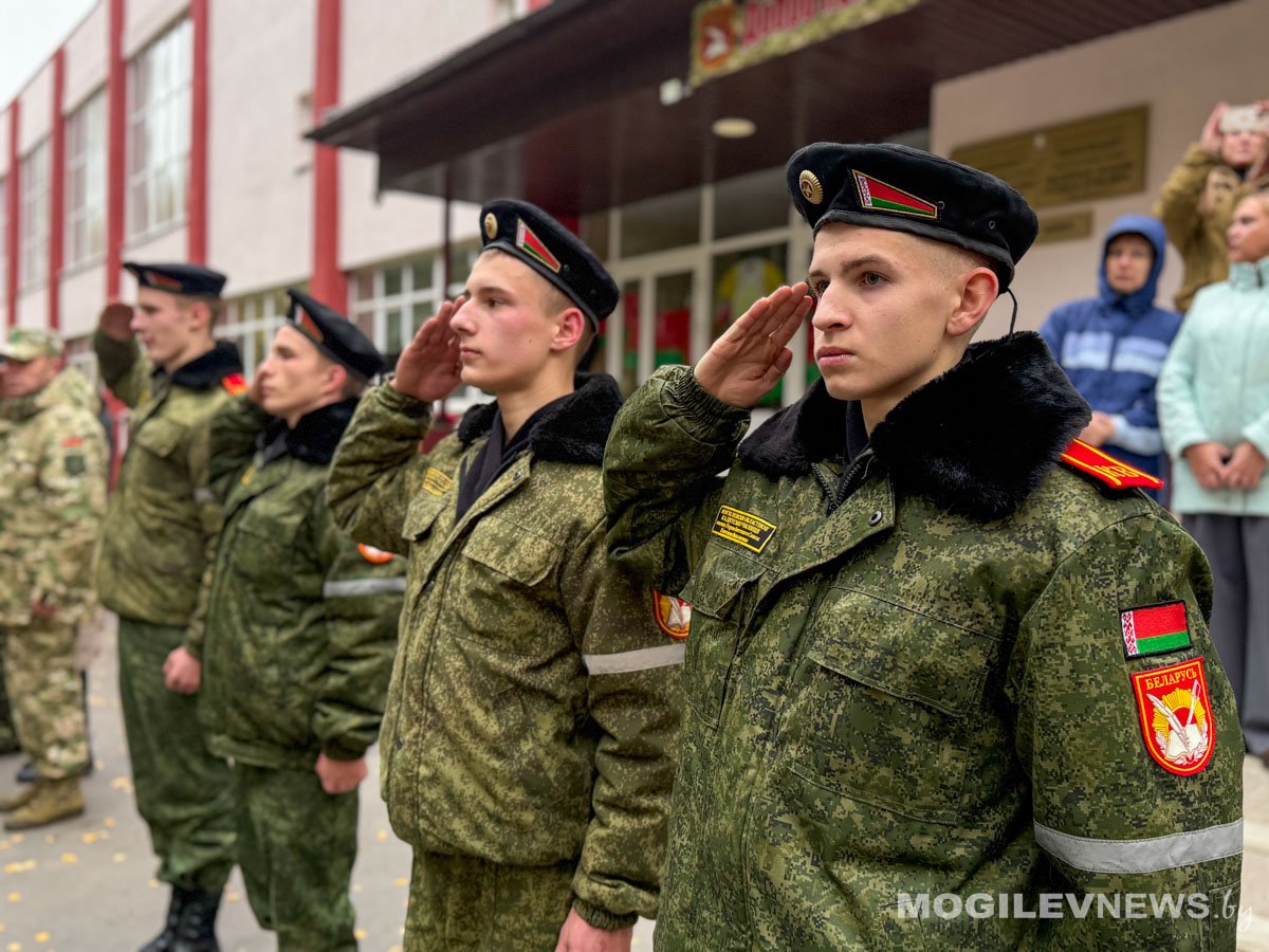Испытание на силу духа и выносливость: кадеты прошли проверку на право ношения голубого и черного берета