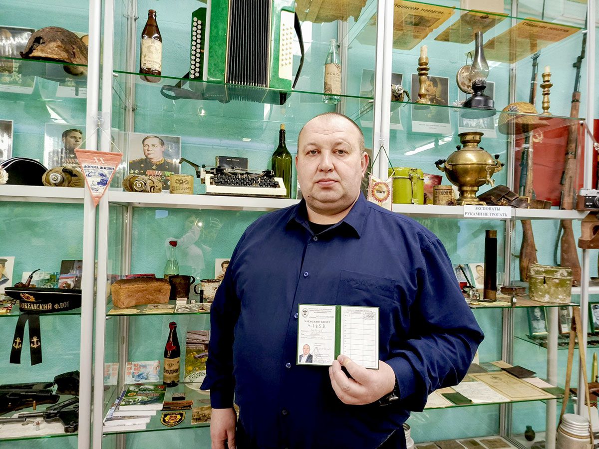 Новые горизонты для музейной комнаты. Создатель экспозиции Климовичского колледжа стал членом объединения коллекционеров