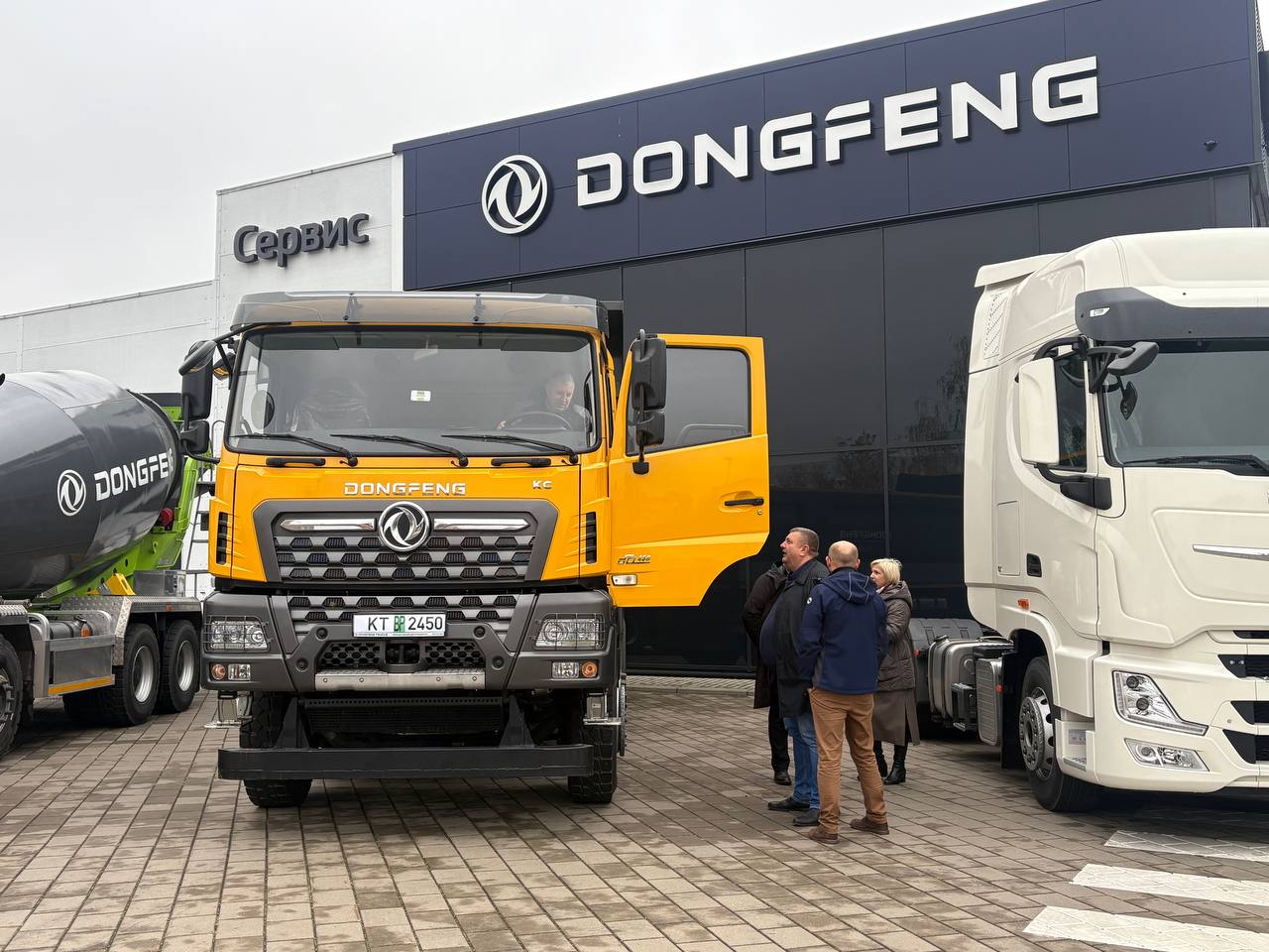 Dongfeng Trucks представил три модели спецтехники в Могилеве. Фото