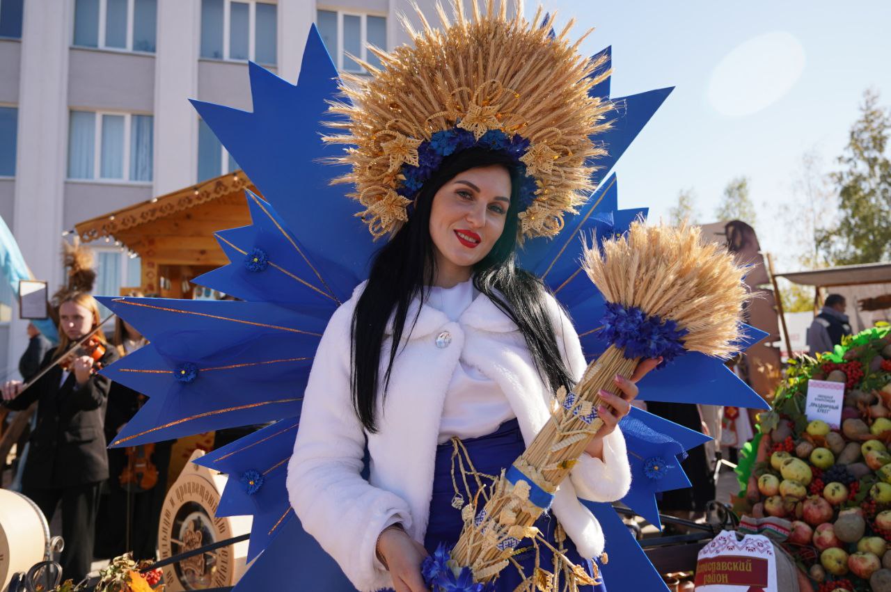 Живая история и народные гулянья: как встречают гостей подворья на «Дажынках-2025». Фото
