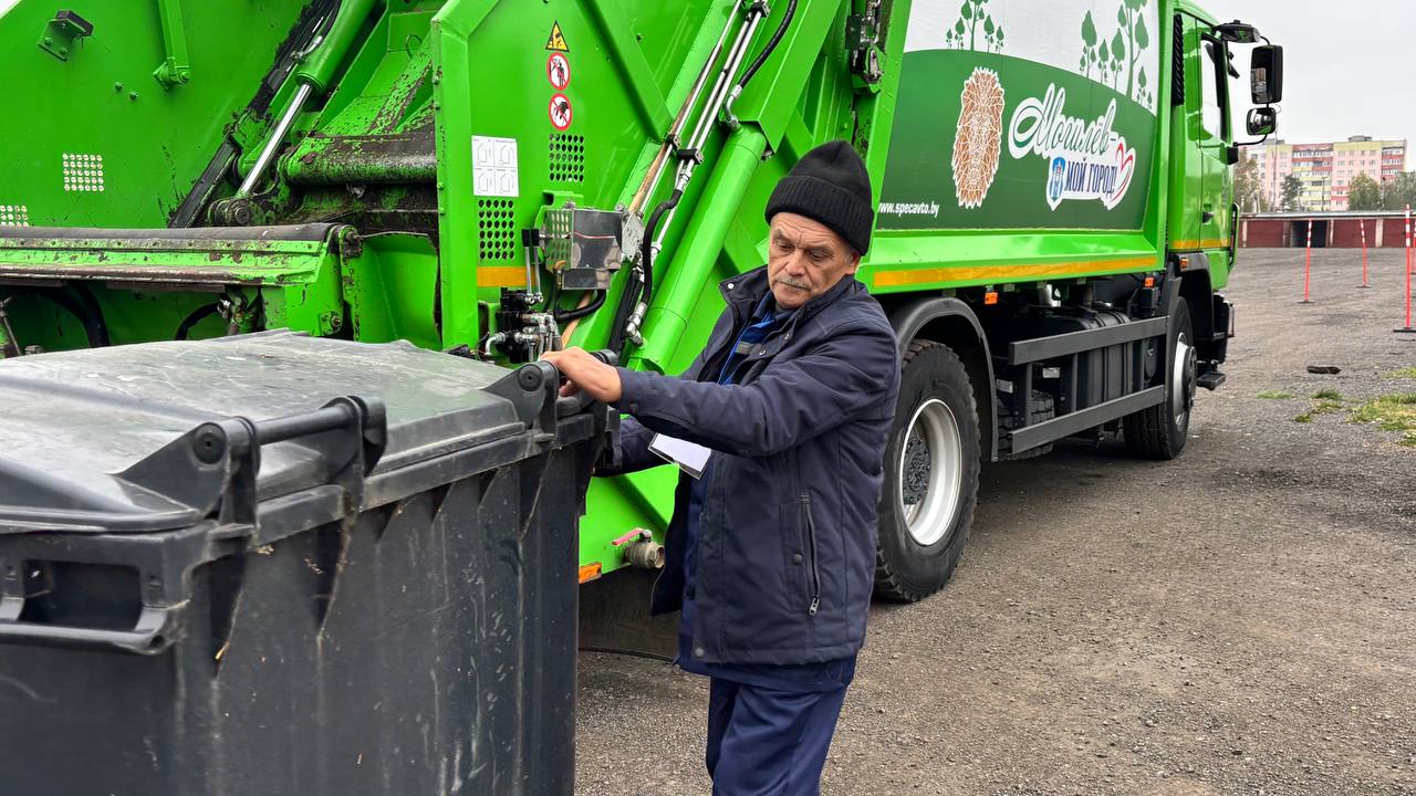 В Могилеве прошел областной конкурс профмастерства среди водителей мусоровозов