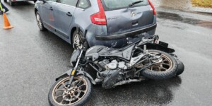 В Могилеве подросток на мотоцикле столкнулся с автомобилем: двое в больнице