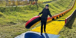 В Могилеве обустроили новую тюбинговую трассу. Где можно будет официально и безопасно покататься на «ватрушках» круглый год?