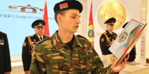 Служба начинается с клятвы. Полковник милиции Игорь Драчев напутствовал молодых сотрудников Департамента охраны