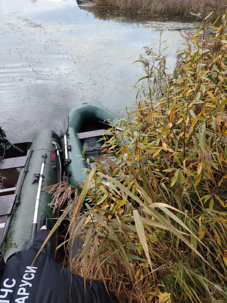 В Горецком районе спасатели вытащили из холодной воды двух рыбаков