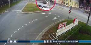 В Могилеве неправильно припаркованный автомобиль уехал без водителя