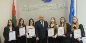 Дополнительной стипендией поощрил профсоюз лучших учащихся медколледжей Могилева и Бобруйска