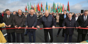 Лукашенко в Мозыре открыл обновленный мост через Припять