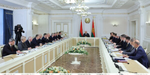 Лукашенко представили два варианта программы пятилетки, но без консенсуса. Какие вопросы ставит Президент? 