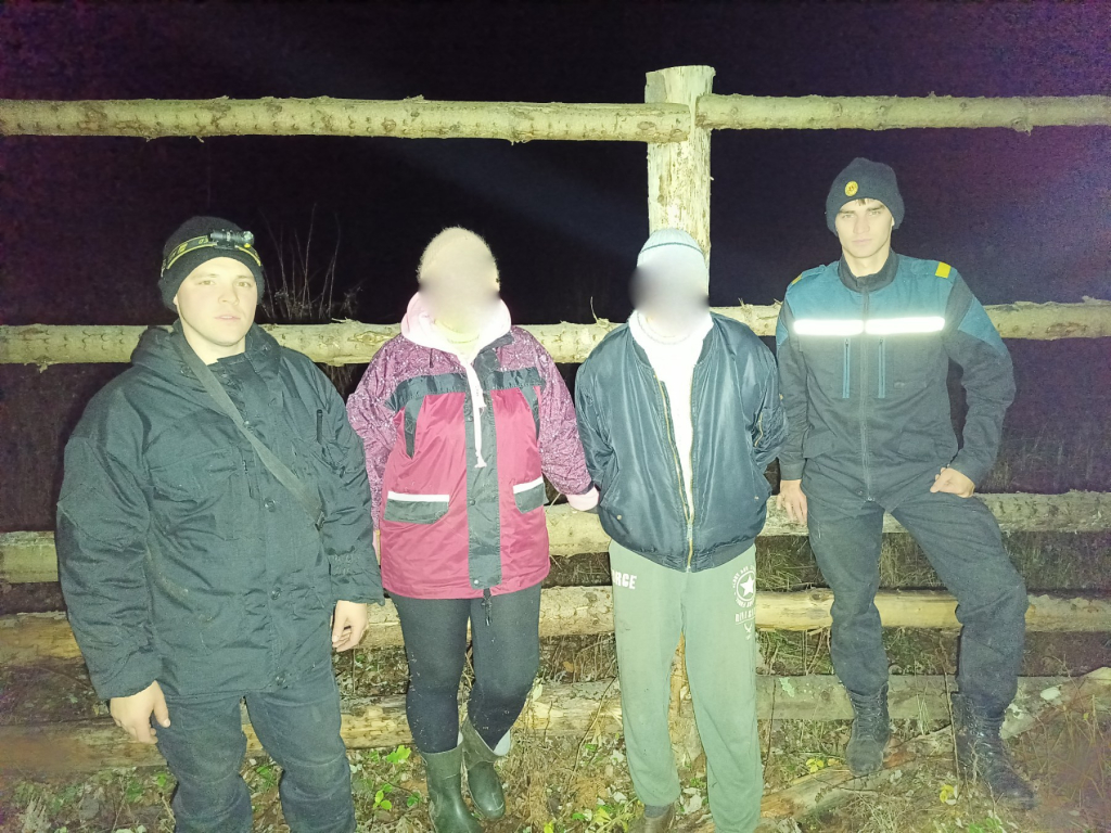 Грибники заблудились в лесу — на помощь пришли спасатели