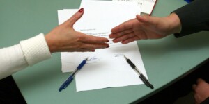 Служебный конфликт между сотрудницей и нанимателем помог урегулировать профсоюз