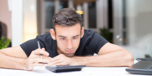 Как белорусу, работающему за границей, не оказаться «тунеядцем»: подробные разъяснения Минтруда