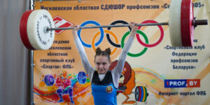 Более 200 юных тяжелоатлетов участвуют в турнире в Могилеве. Фото