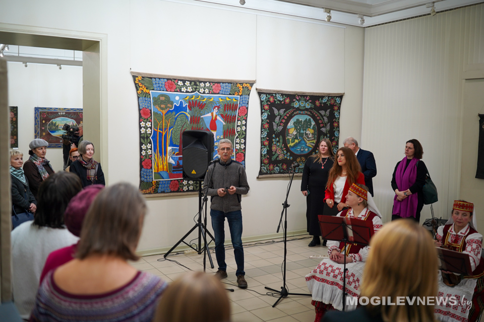 У Магілёве адкрылася ўнікальная выстава беларускіх маляванак. Фота