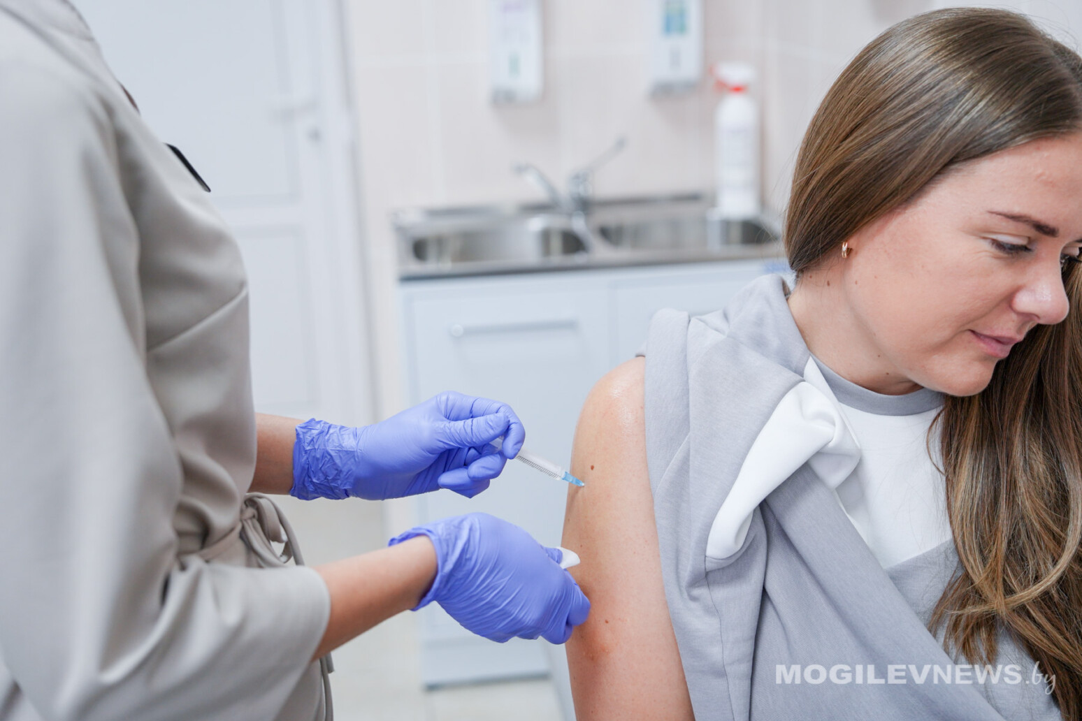 Массовая вакцинация против гриппа продолжается в Могилеве. Фото