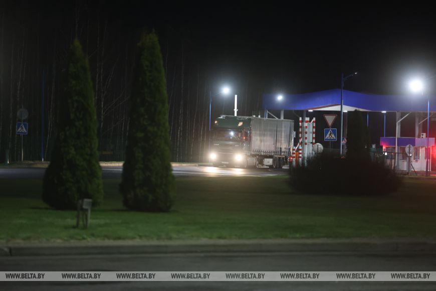 Литва открыла пункты пропуска на границе с Беларусью: первые водители прошли спустя 47 дней ожидания