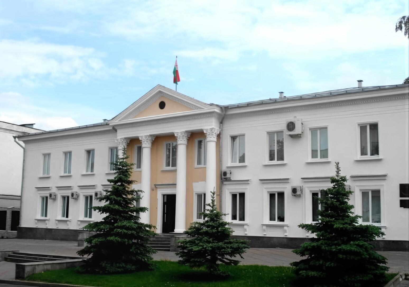 КГК обнаружил нарушения в Могилевской больнице №1: незаконные выплаты и нецелевое расходование средств