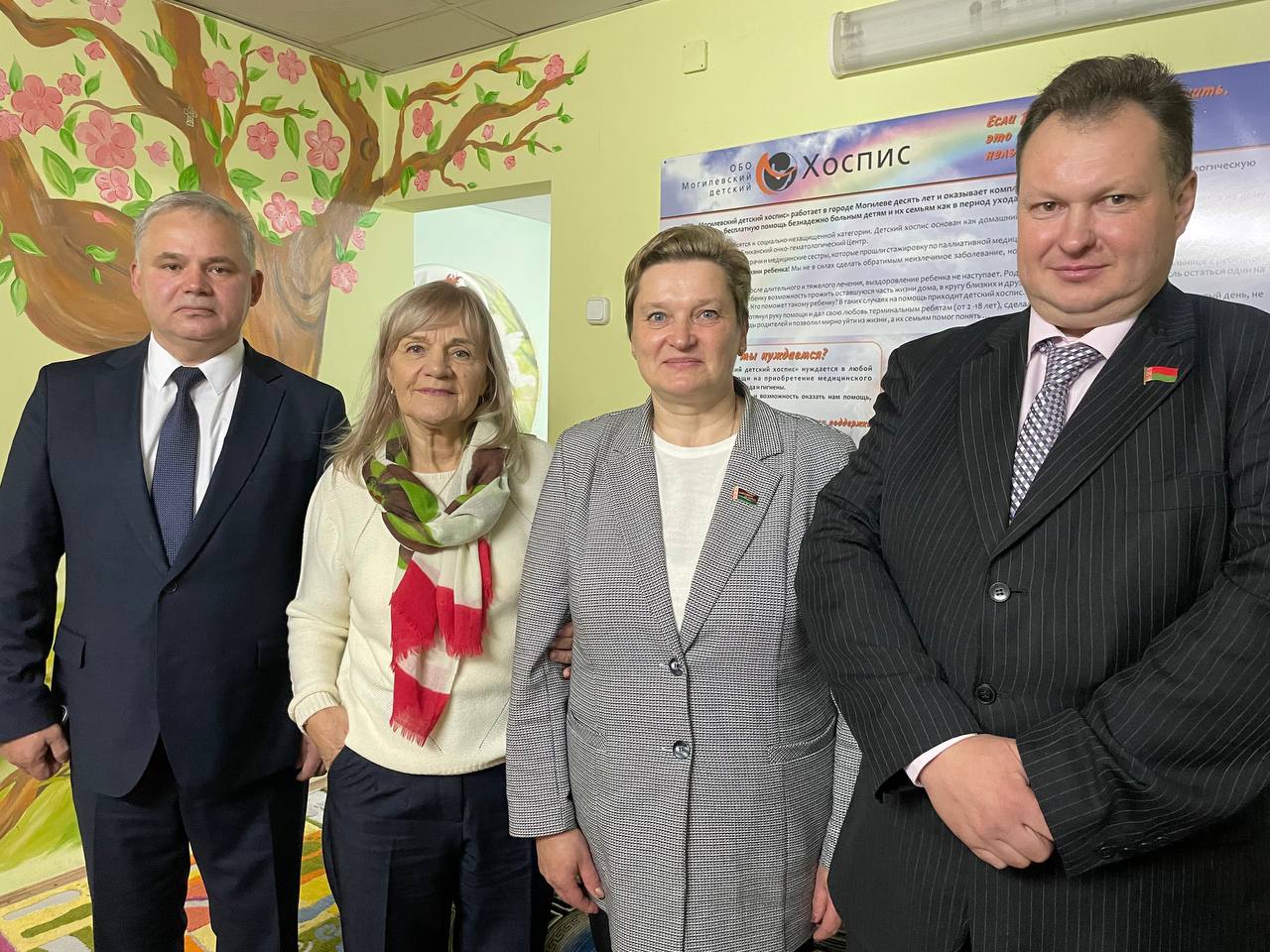 Парламентарии готовят подарки для детского хосписа: как прошла встреча в Могилеве