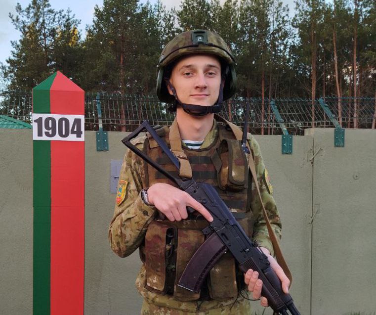 Попробуйте пройти 15 километров с автоматом на плече и в бронежилете: о буднях пограничника рассказал наш земляк Иван Кравцов