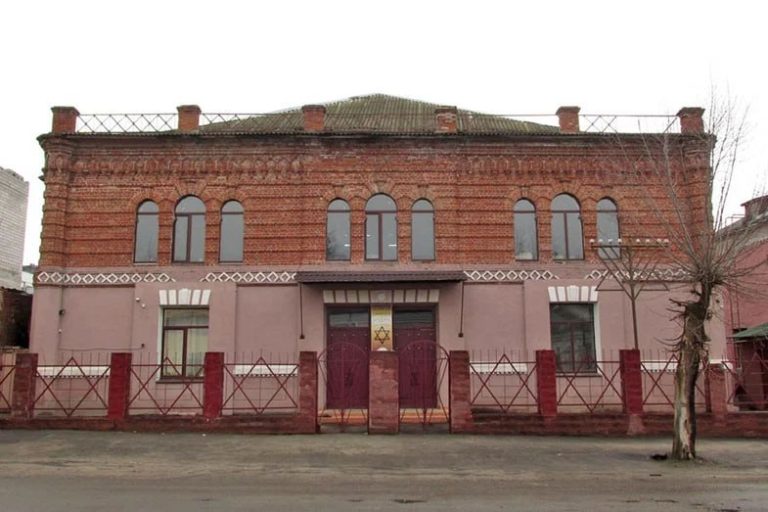 Бобруйск возрождает еврейскую историю: синагога и дворик, хранящие дух народа