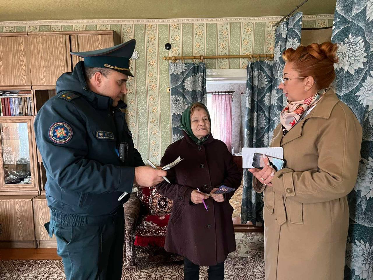 В Могилевском районе сотрудники РОЧС проверили условия проживания пожилых и многодетных семей