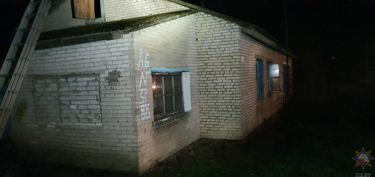 В агрогородке Сухари мужчина спас соседа из горящего дома, но сам потерял сознание