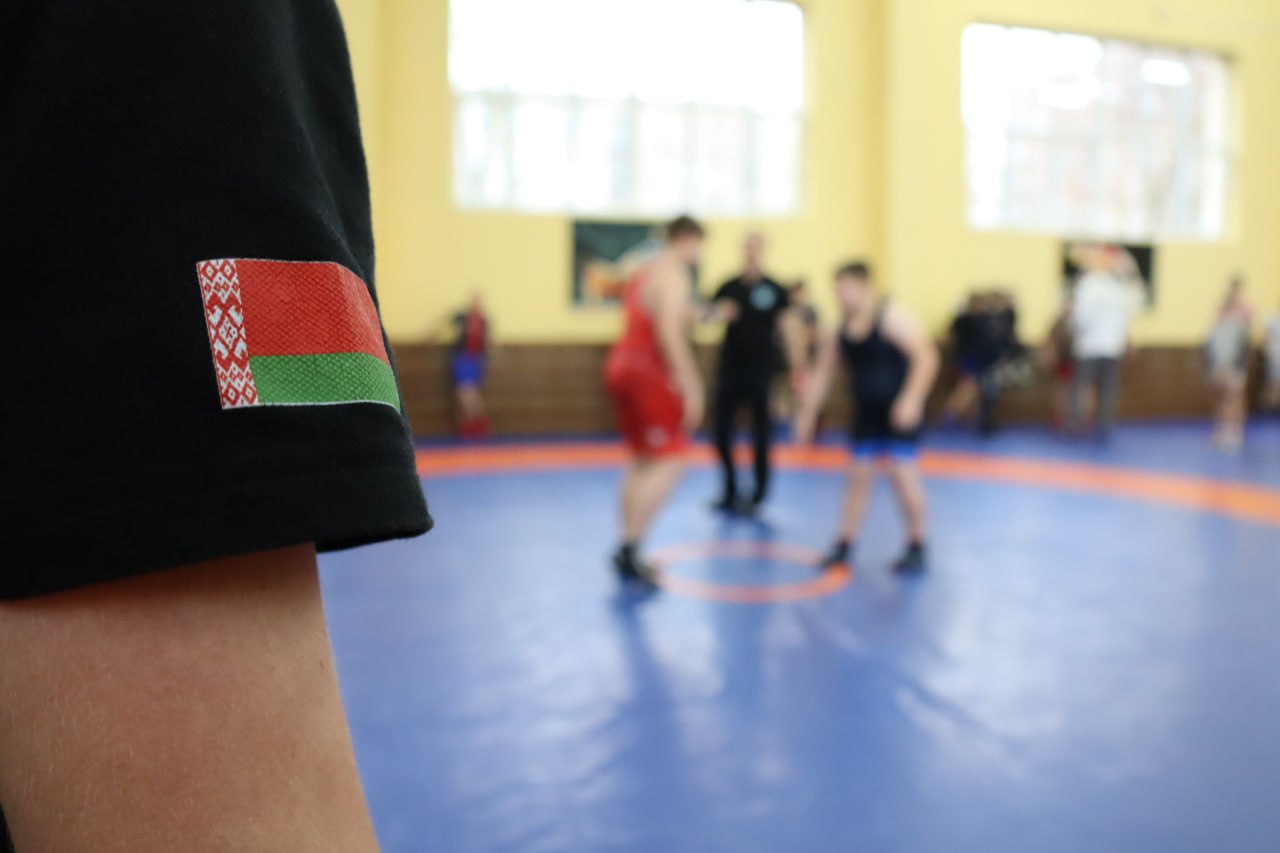 В Могилеве более 200 школьников вышли на ковер на турнире ОМОН по вольной борьбе