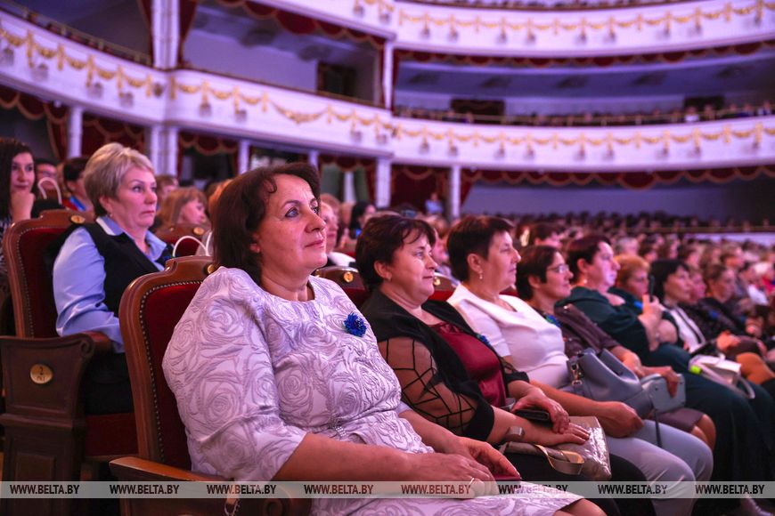 Белорусский союз женщин в преддверии профессионального праздника чествовал тружениц села