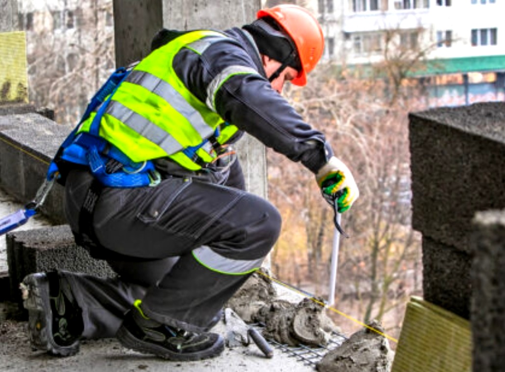 Учащийся из Бобруйска вошел в тройку лучших молодых каменщиков страны