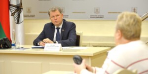 Министр архитектуры и строительства Александр Студнев провел прием граждан в Бобруйске