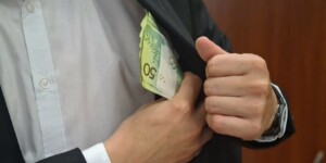 Цена взятки — три года ограничения свободы