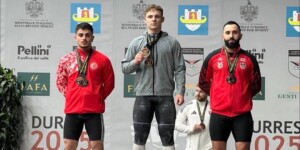 Могилевчанин Андрей Фролов выиграл «золото» молодежного чемпионата Европы по тяжелой атлетике