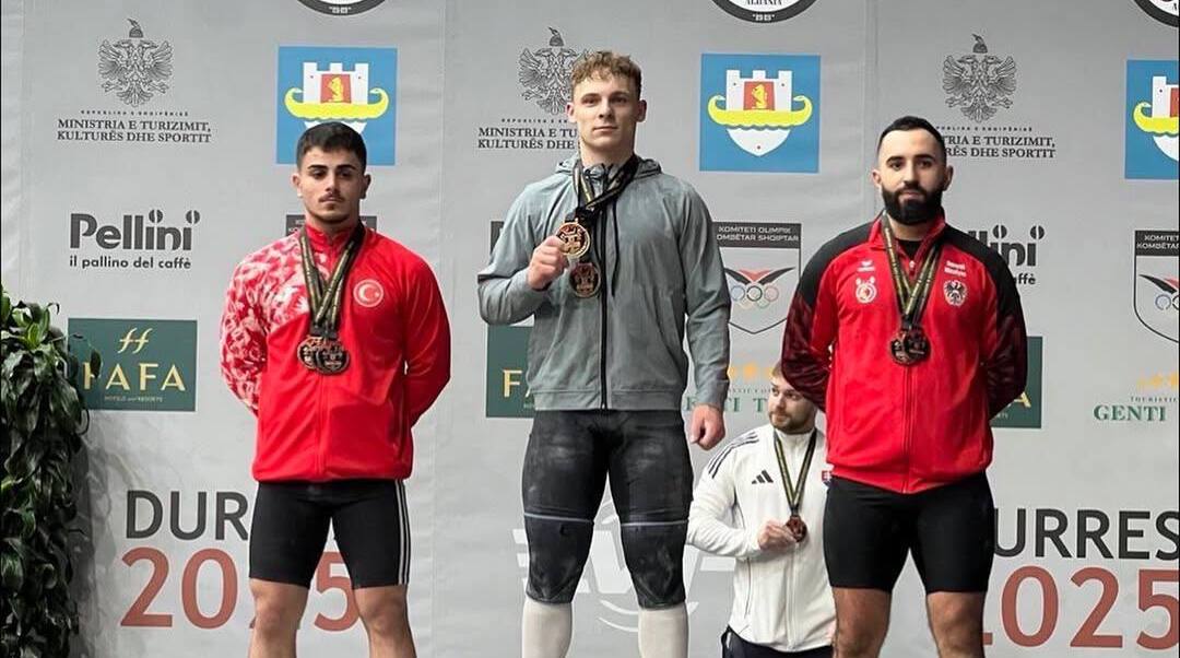 Могилевчанин Андрей Фролов выиграл «золото» молодежного чемпионата Европы по тяжелой атлетике