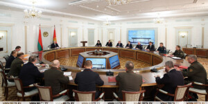 Лукашенко указал на милитаризацию западных стран и необходимость актуализировать оборонные действия 