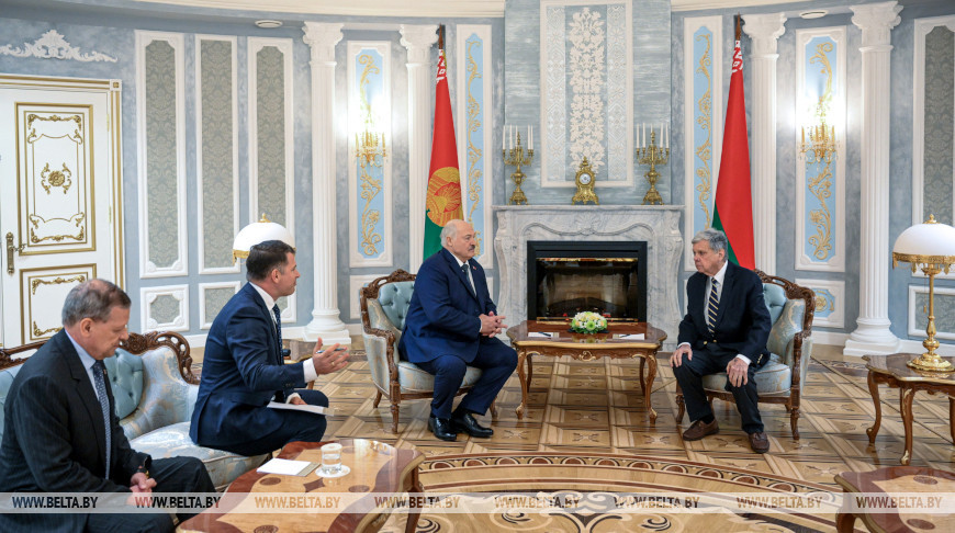 Переговоры Лукашенко со спецпосланником США Коулом продолжились в субботу