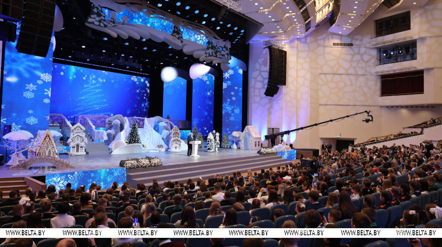 Лукашенко на главной елке страны: «Сегодня у всех детей в Беларуси равные возможности»