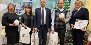 Тепло сердец и новогодние подарки: партийцы «Белой Руси» поздравили воспитанников Дома ребенка