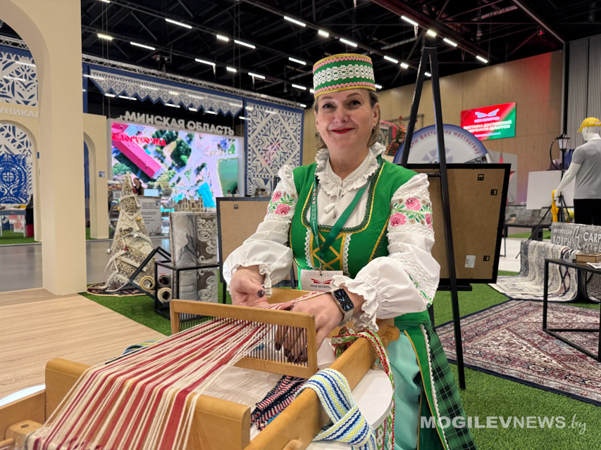 Традиция, которую можно потрогать руками: как на выставке «Моя Беларусь» оживает ткацкое ремесло