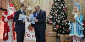 Подарки, внимание и надежда: новогодняя встреча в Доме ребенка