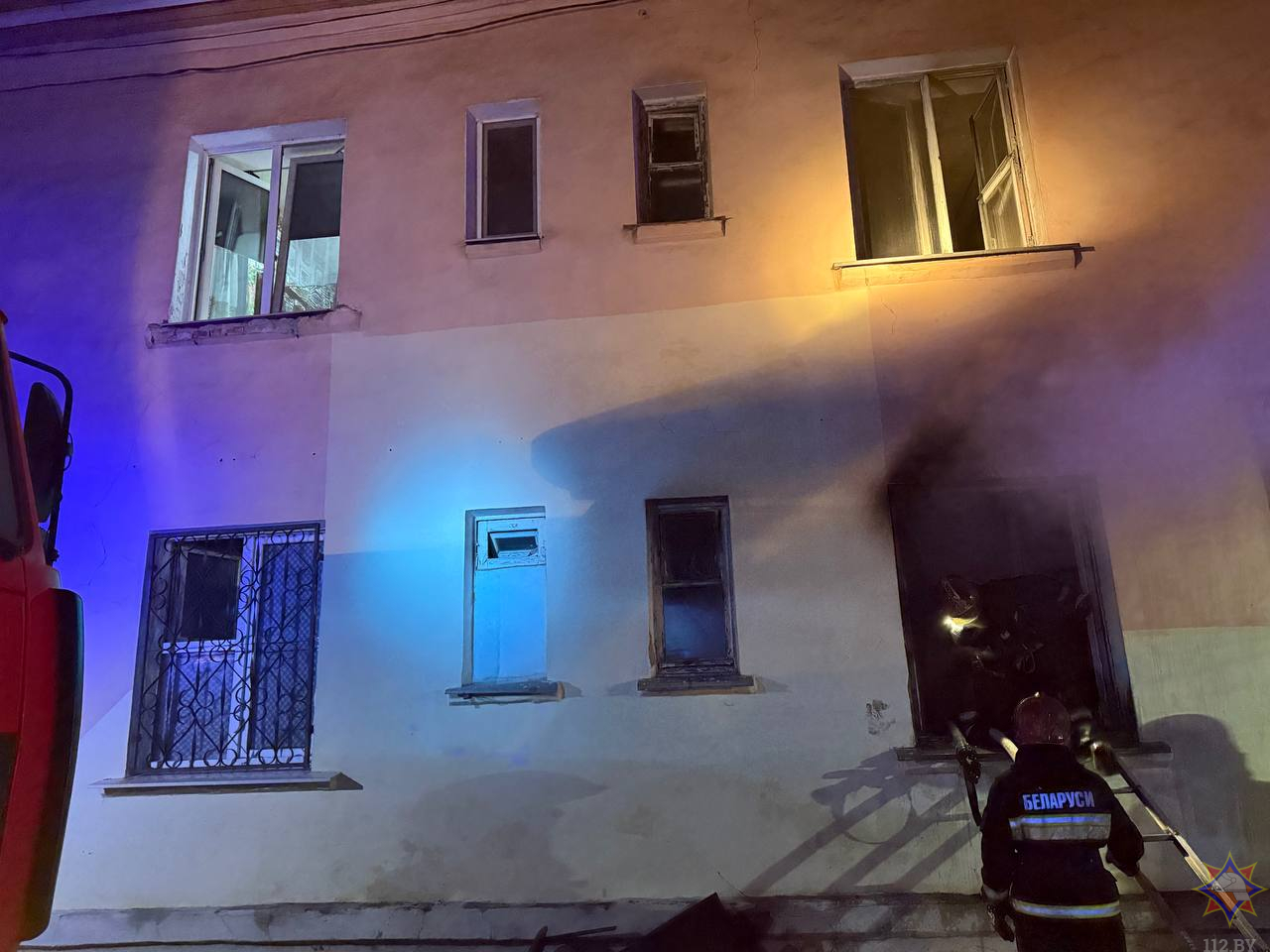 Пожар в Могилеве: трех человек пришлось спасать