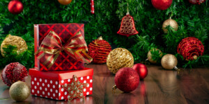 Как украсить елку на Новый год — 2026: тренды, цвета и советы по стилю