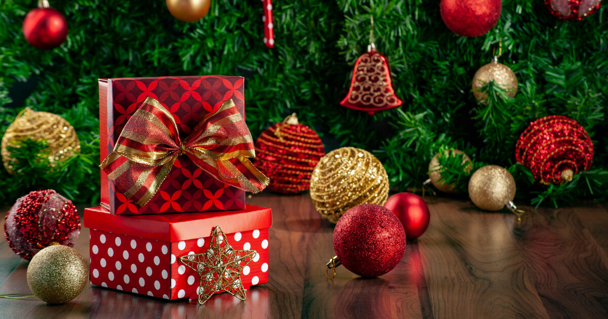 Как украсить елку на Новый год — 2026: тренды, цвета и советы по стилю