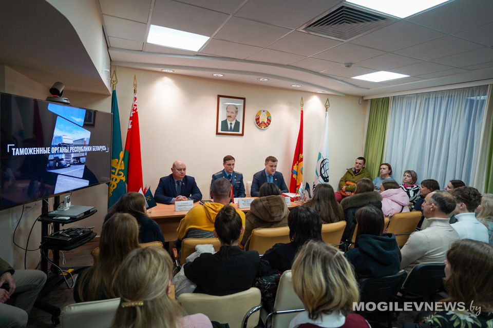 Профориентация в действии: таможня открыла двери для будущих абитуриентов. Фото