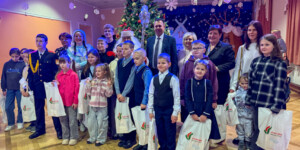 Партия «Белая Русь» подарила детям сказку: в театре кукол прошел  новогодний праздник. Фото