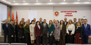 Как микроскопические волокна помогают раскрывать преступления? В Могилеве обсудили самые сложные экспертизы